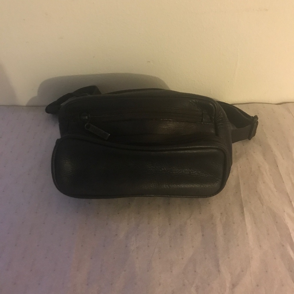 Good condition Zipper leather pouch